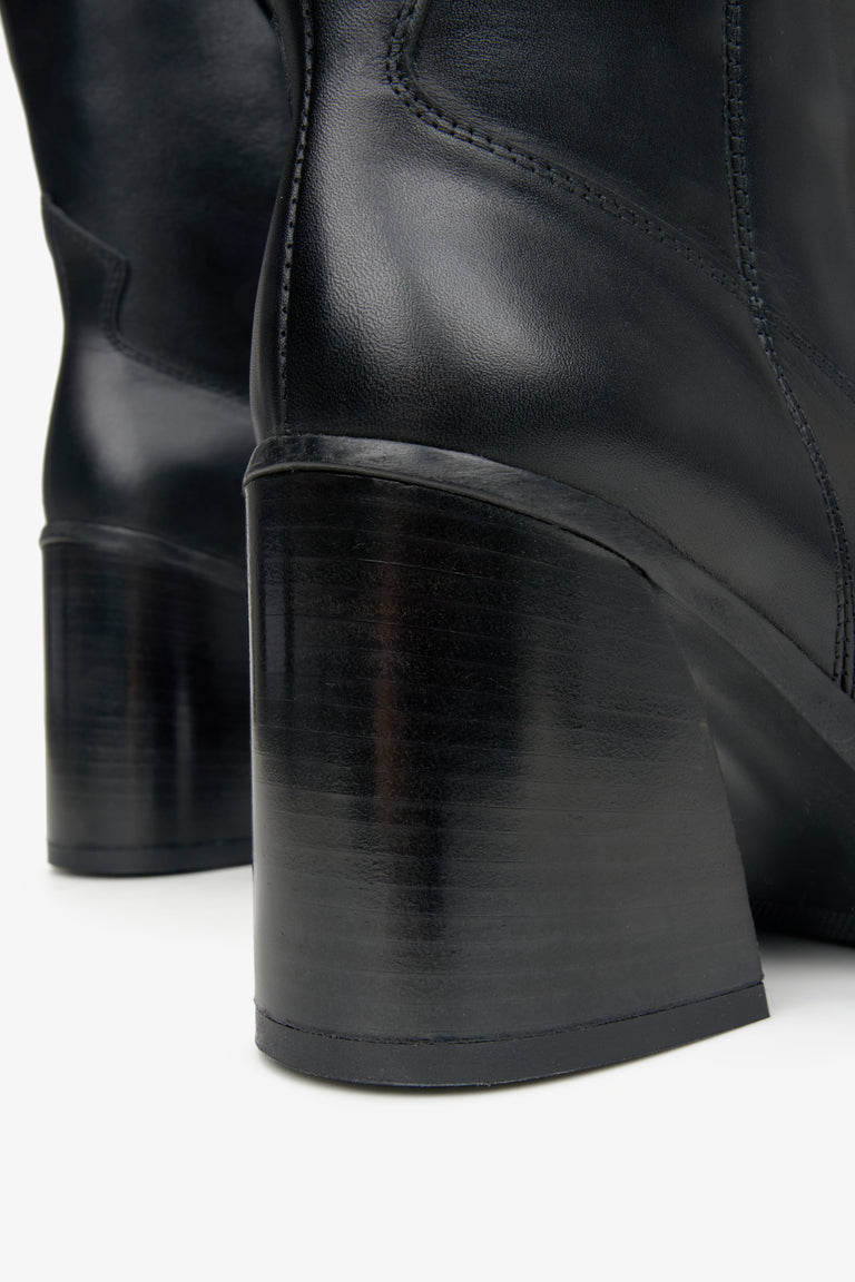 Women's Black Heeled Cowboy Boots Estro - Close-up on the Heel.