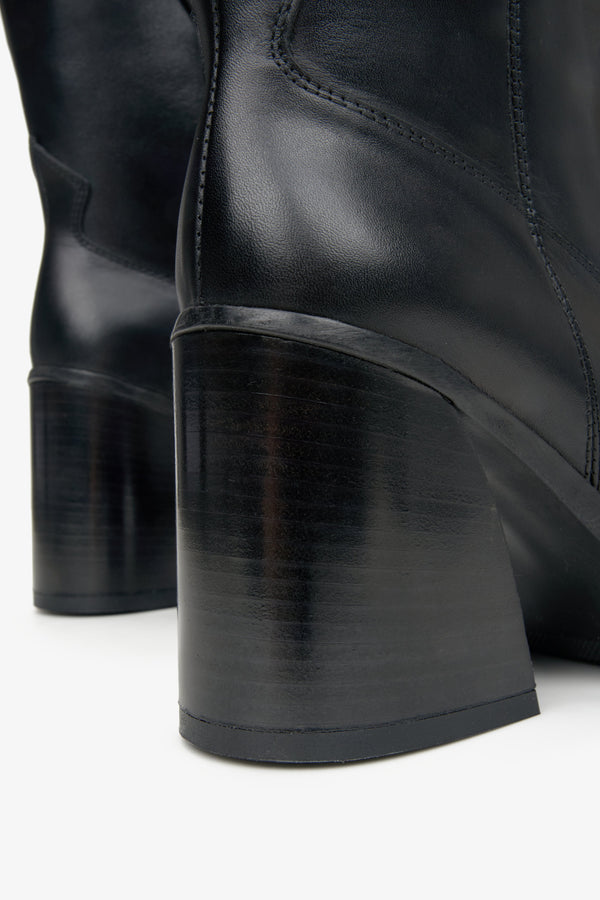 Women's Black Heeled Cowboy Boots Estro - Close-up on the Heel.