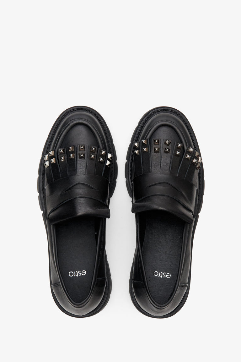 Estro women's black moccasins with embellishments - top view model presentation.