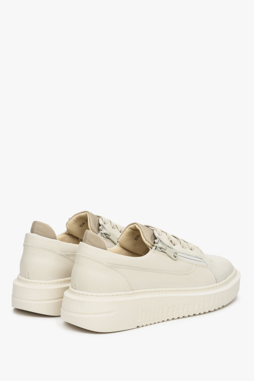 Beige women's sneakers made of genuine leather by Estro - presentation of the heel and the side seam.