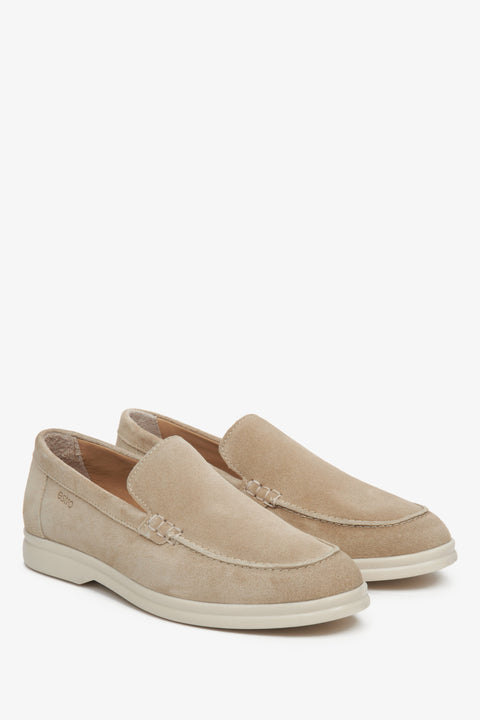 Women's velour loafers in beige by Estro - presentation of the sideline and white sole.