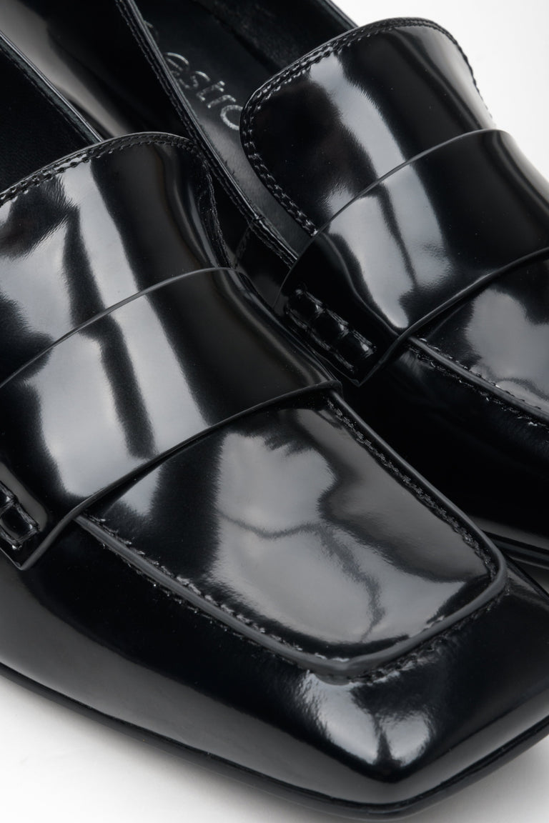 Women's leather, black Estro pumps made of genuine patent leather - close-up on the details.