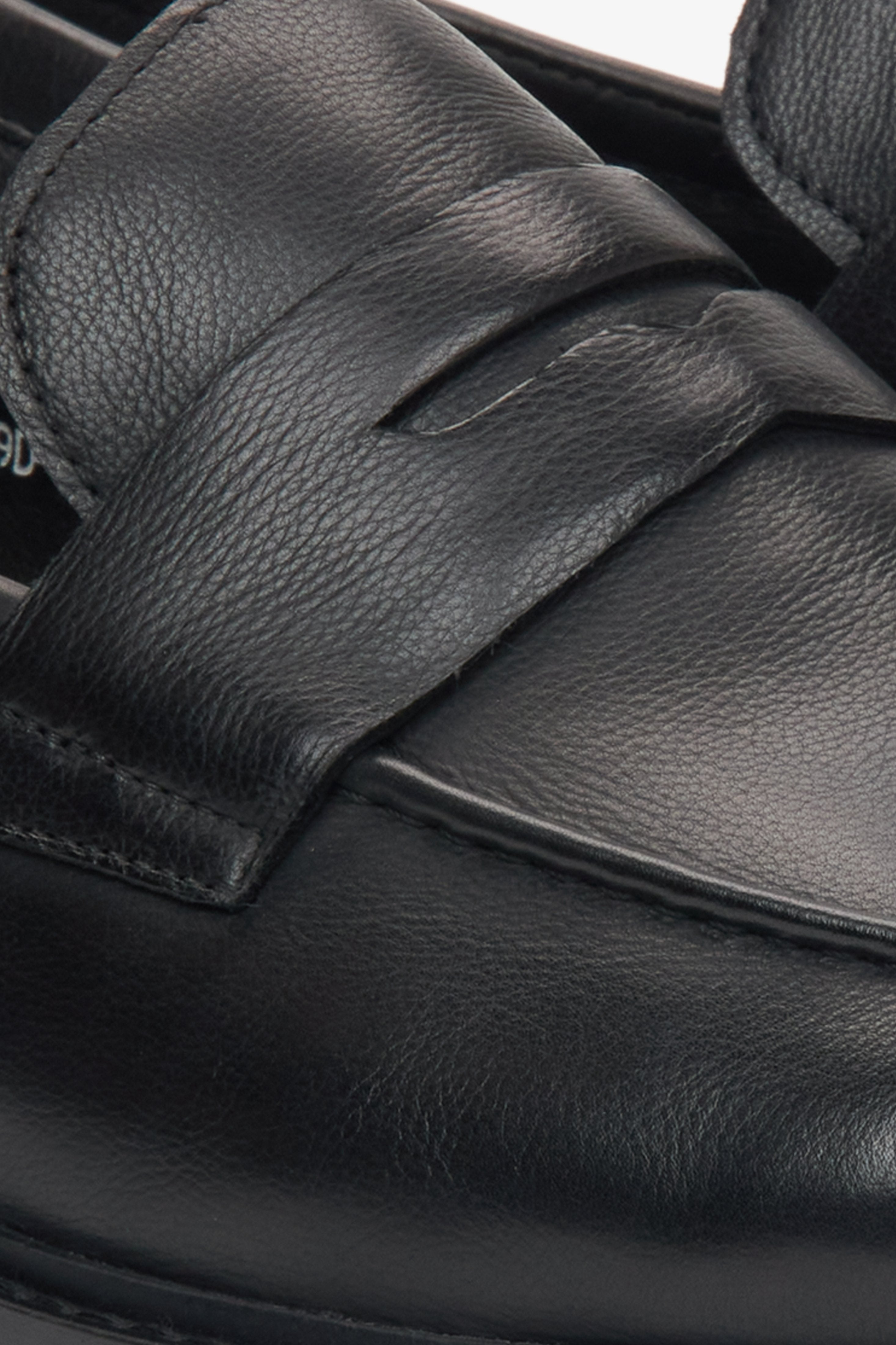 Men's black leather loafers Estro - close-up of details.