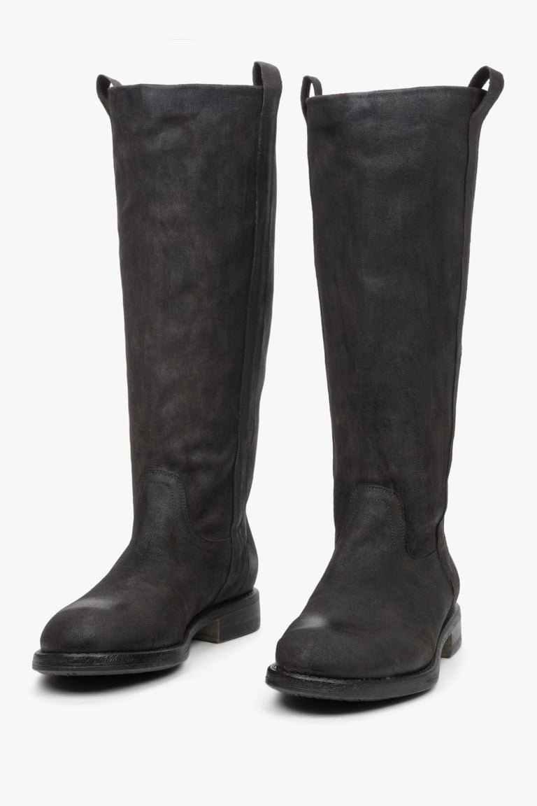 Black leather  women's boots by Estro.