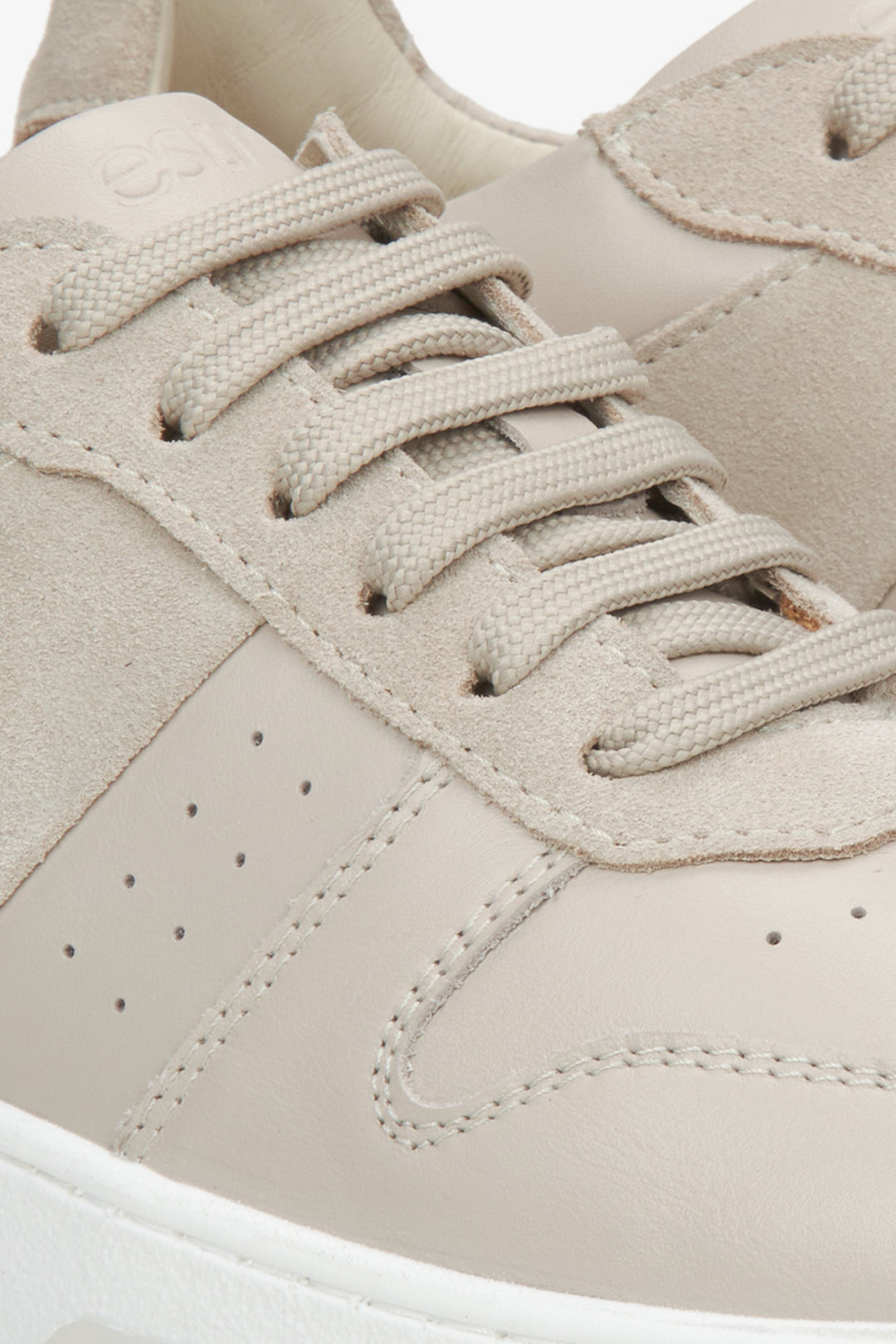 Estro beige women's sneakers - close-up on details.