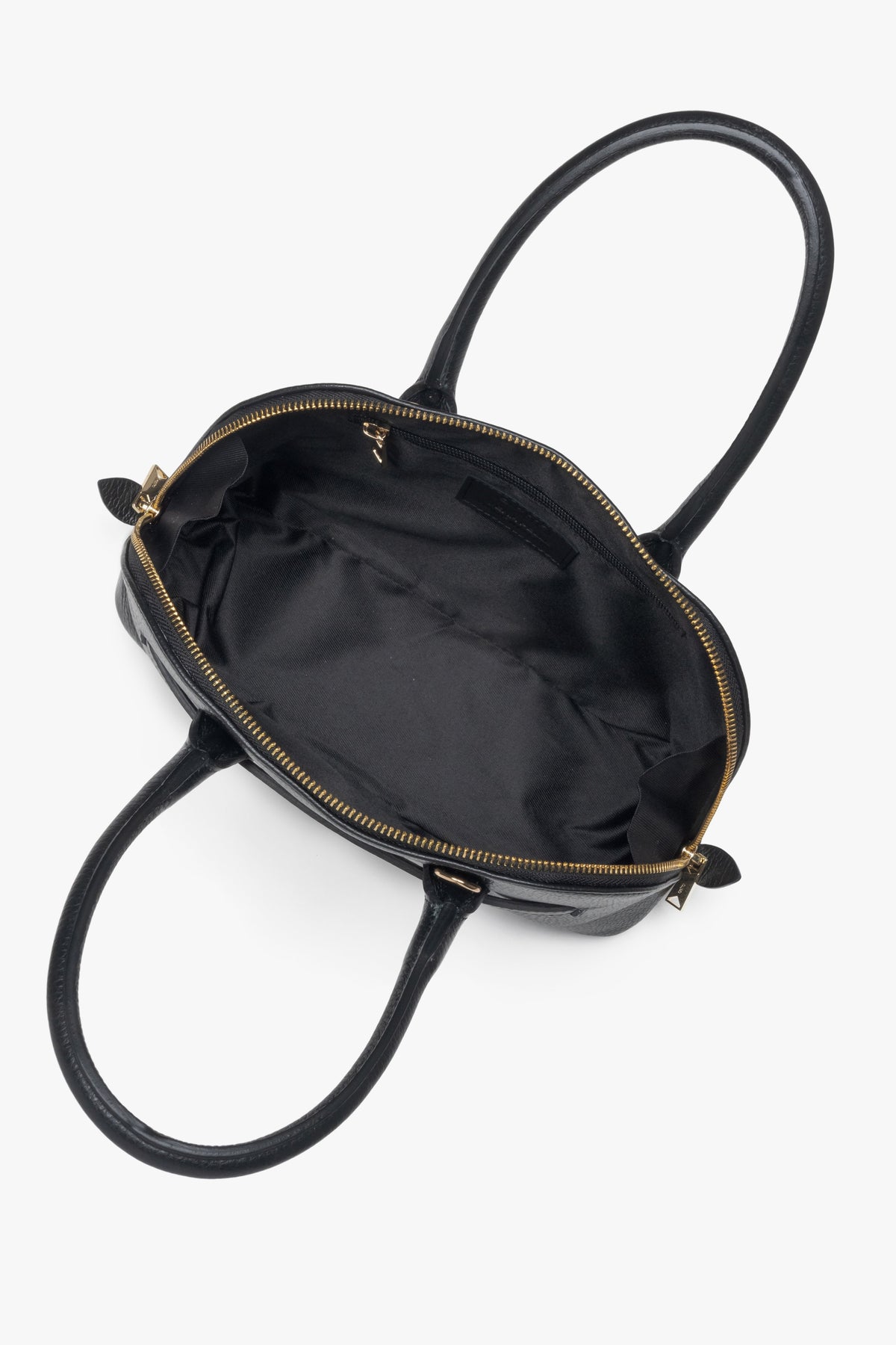 Black Estro shoulder bag made of genuine Italian leather.