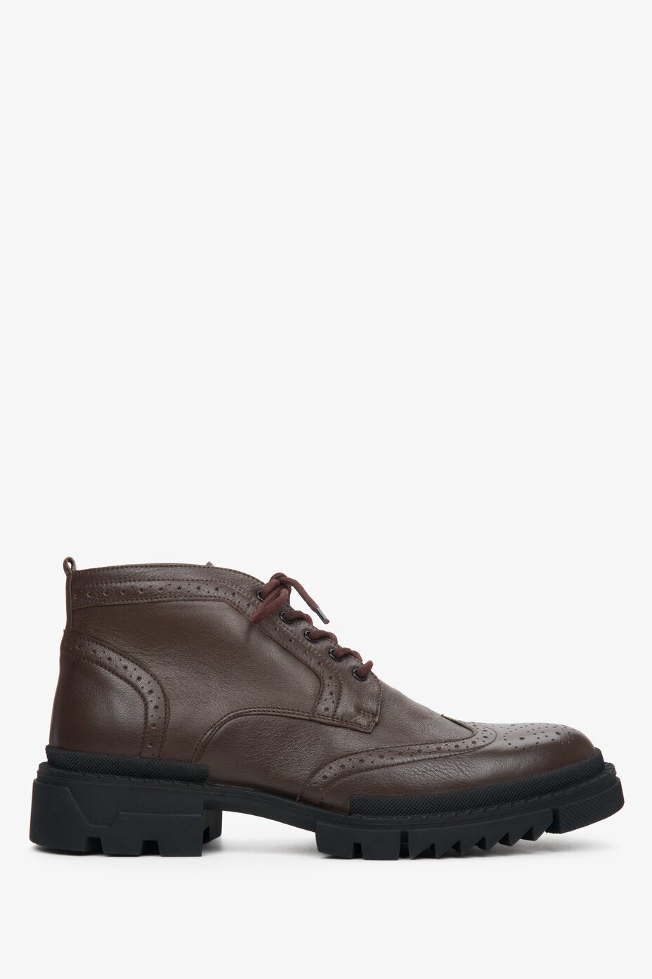 Tall, men's brown winter boots made of genuine leather with laces, from the Estro brand - shoe profile.