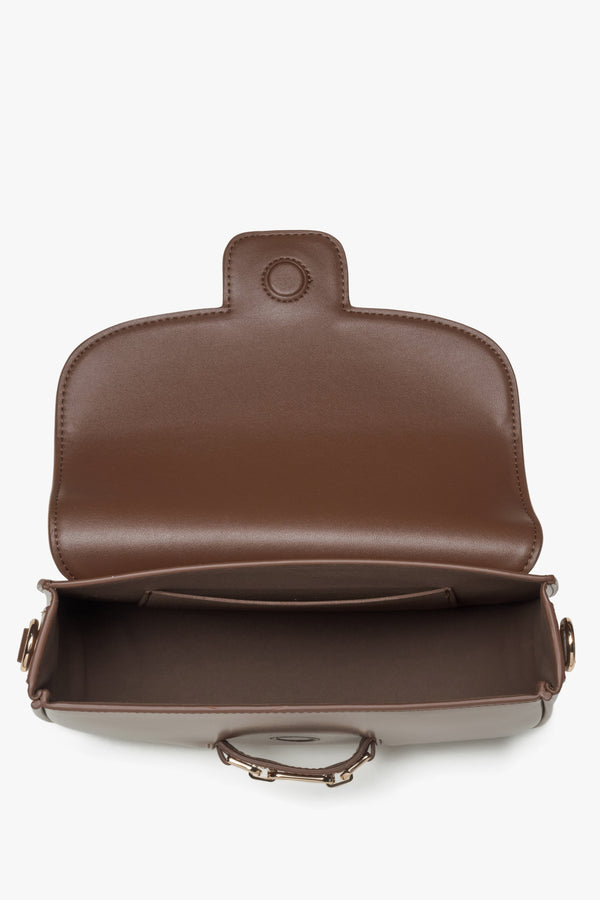 Estro women's brown bag with adjustable strap - close-up of the interior.