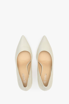 Women's pearlescent pointed heels with a tip, Estro, made of leather.
