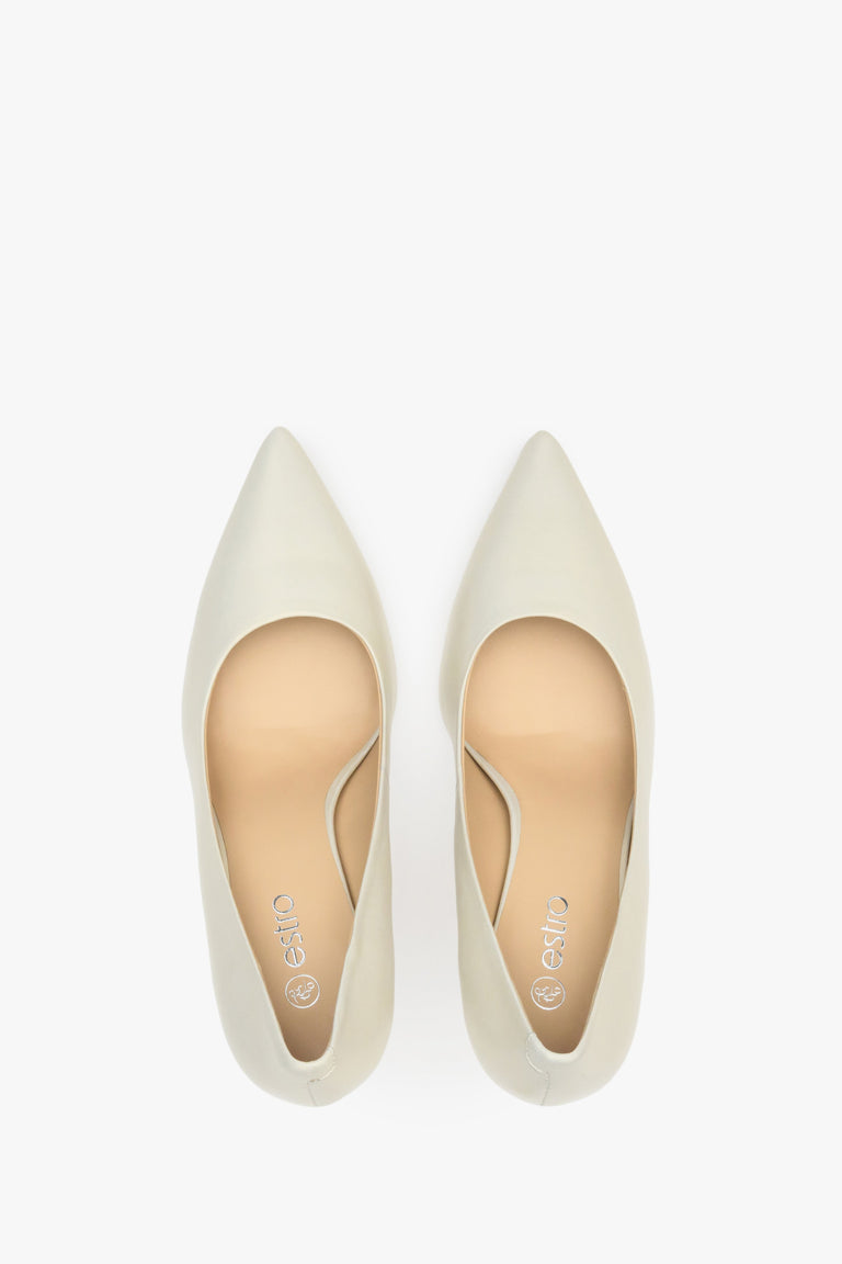 Women's pearlescent pointed heels with a tip, Estro, made of leather.