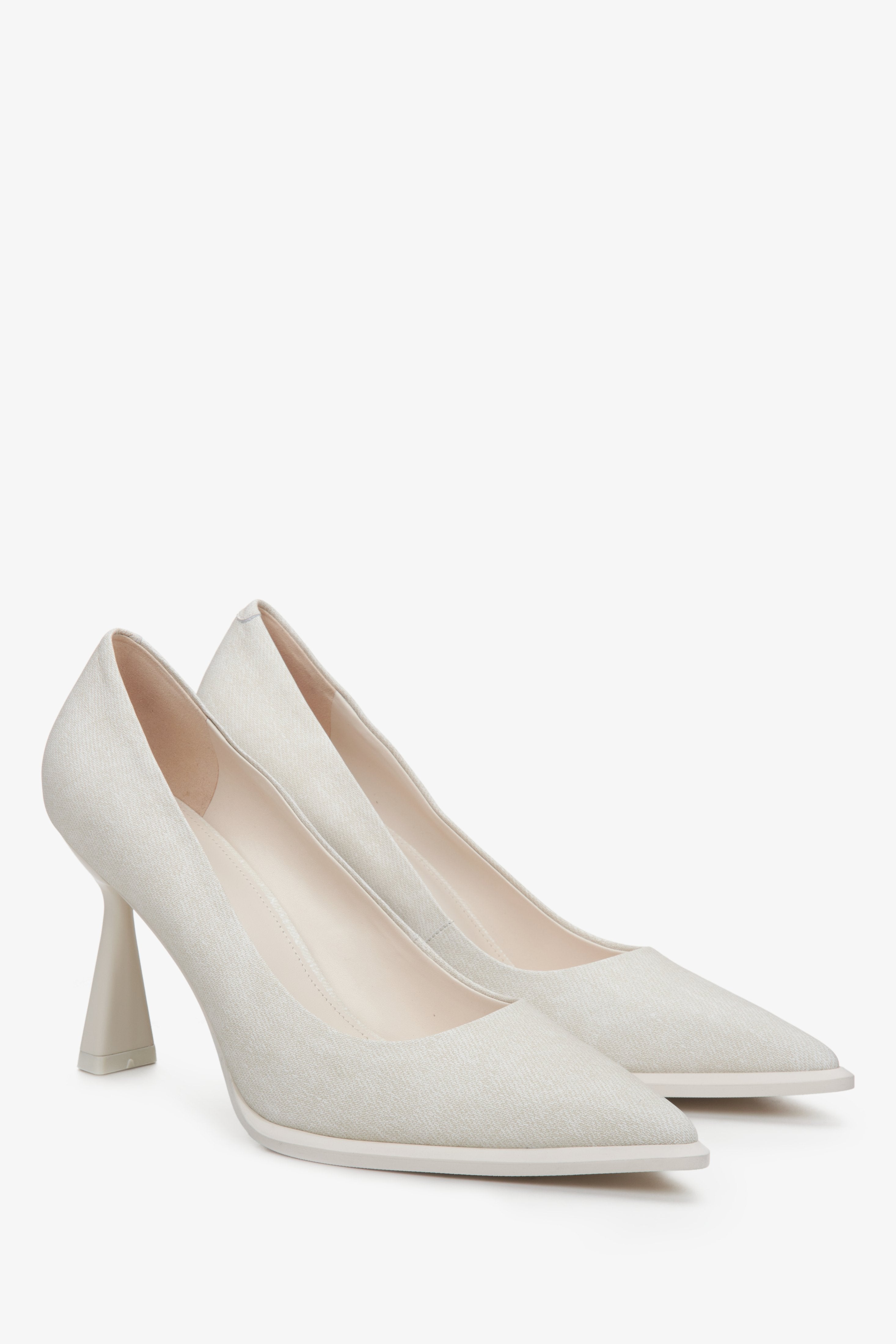 Women's light beige denim pumps by Estro.