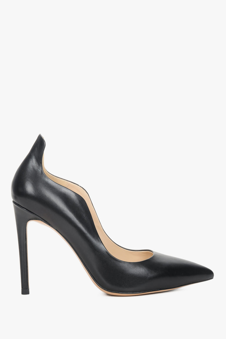 Women's black high heels made of genuine leather by Estro - shoe profile.