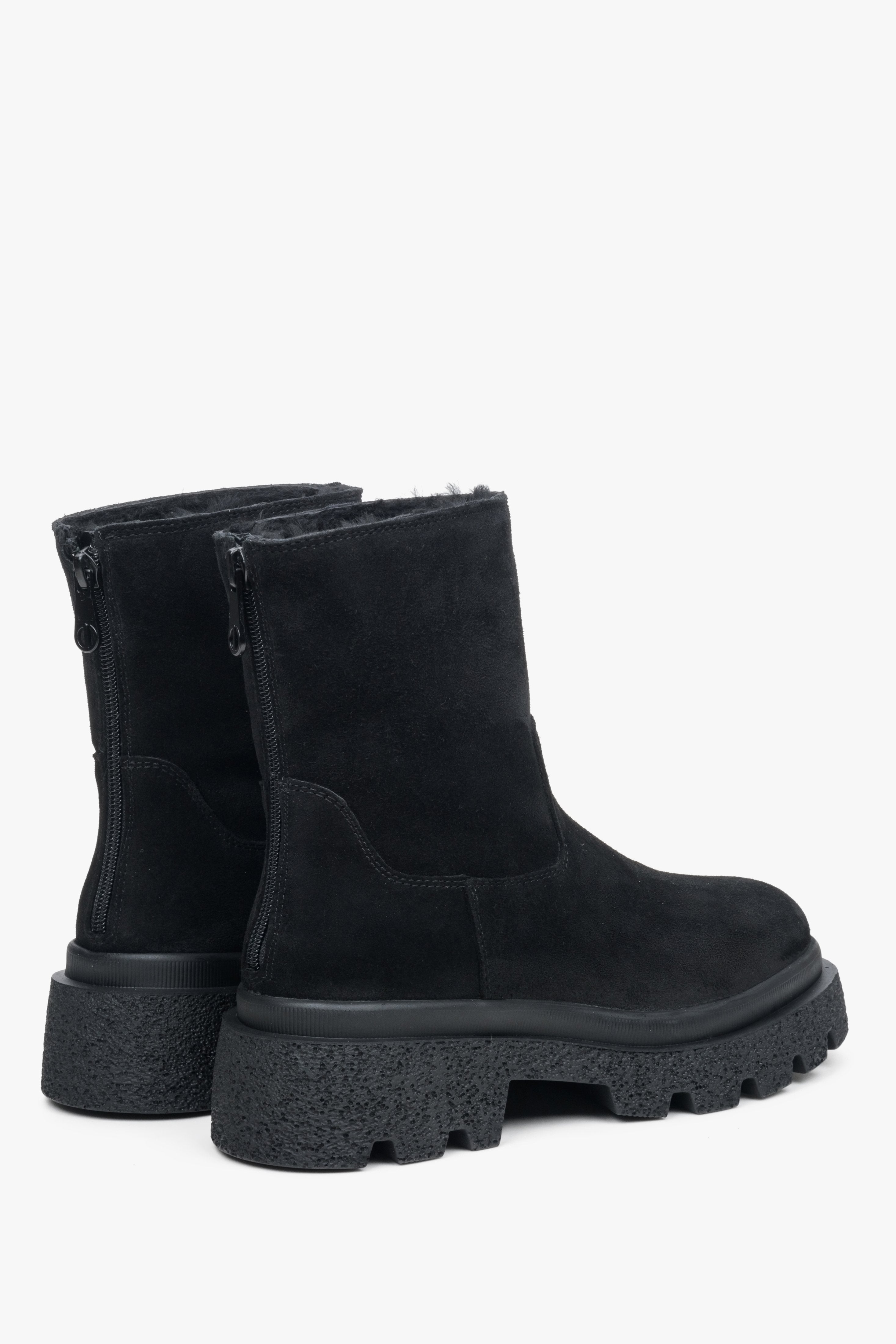 Fur and velour black ankle boots for winter.