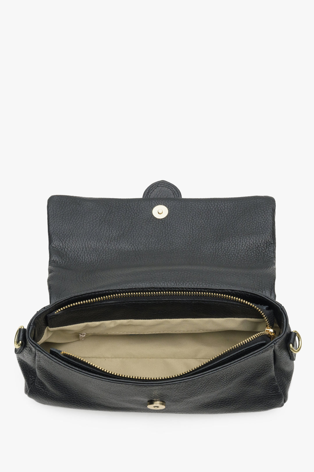 Elegant women's handbag in black Estro - presentation of the bag's main pocket.