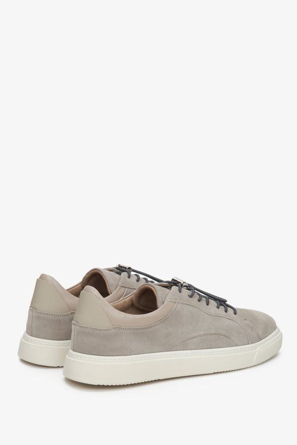 Grey suede men's Estro sneakers - close-up of the heel and side line of the shoes.