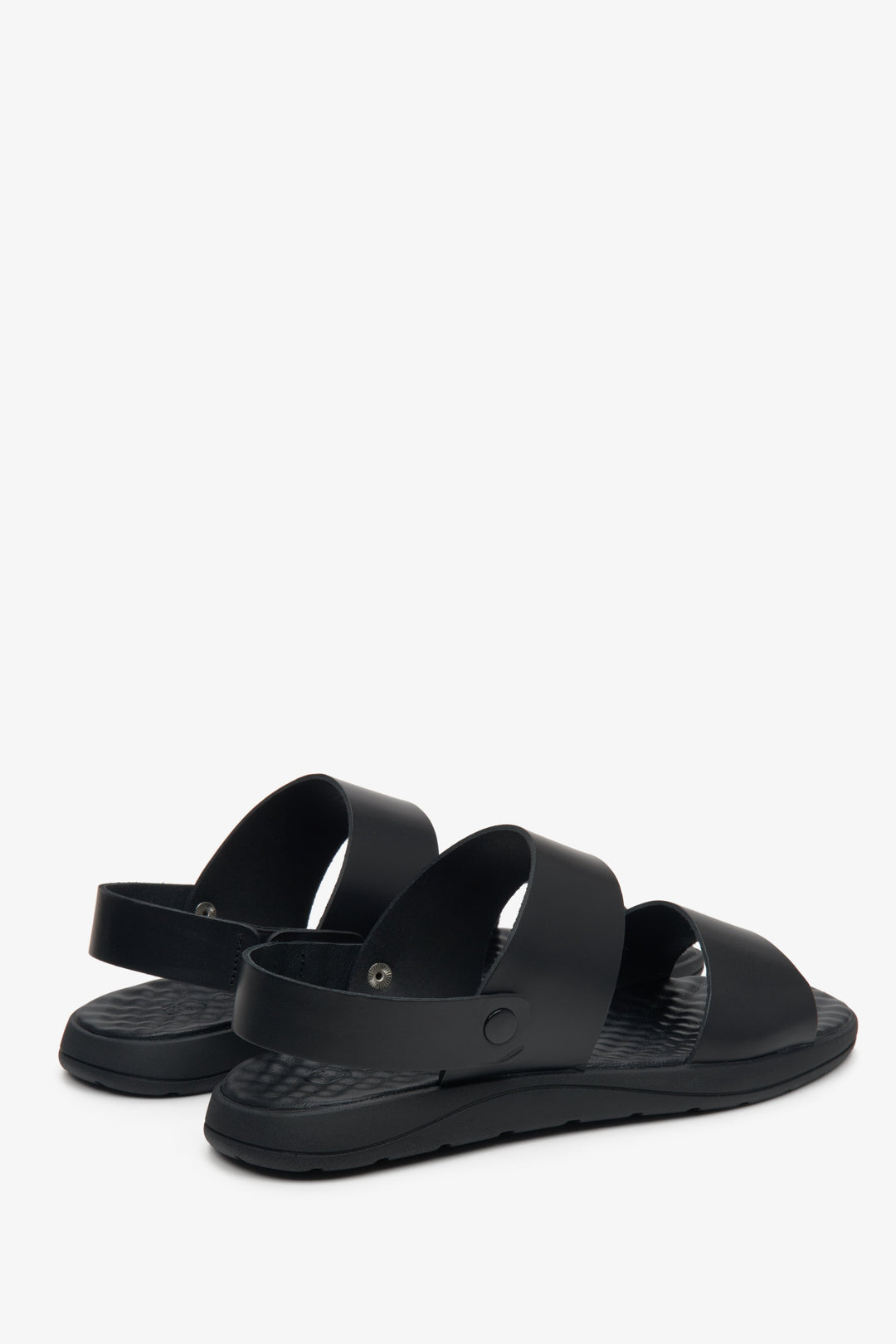 Men's black sandals by Estro with thick straps - perfect for summer.