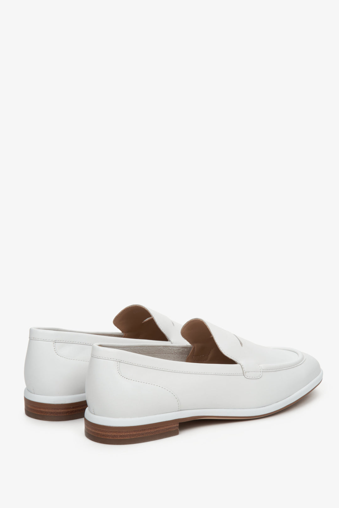 White, leather women's moccasins by Estro - close-up on the side vamp and heel.