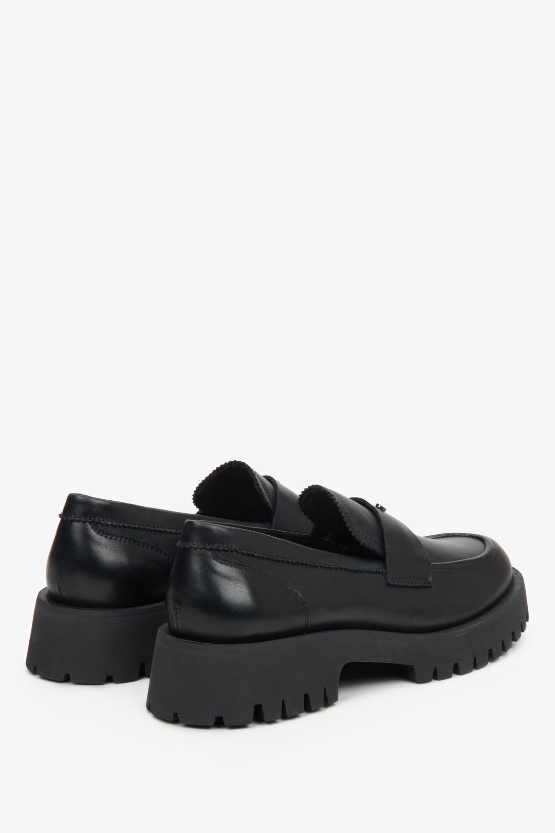 Estro women's loafers in black, made of genuine leather.