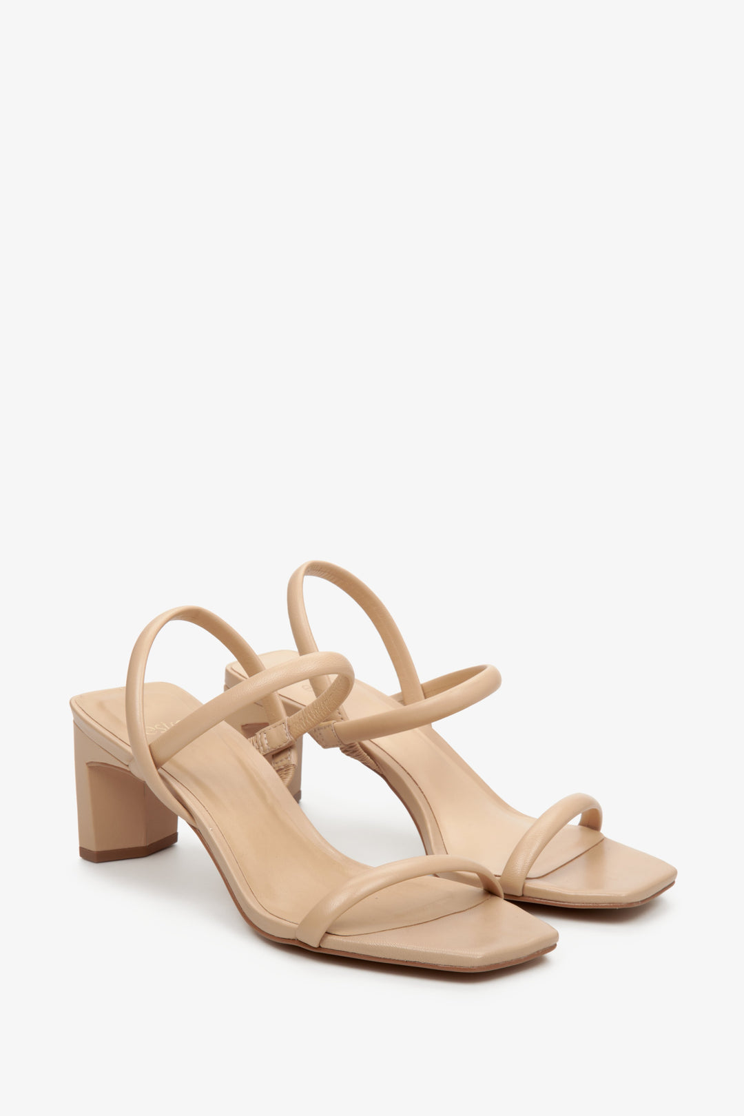 Comfortable, leather women's block-heel sandals in beige by Estro.