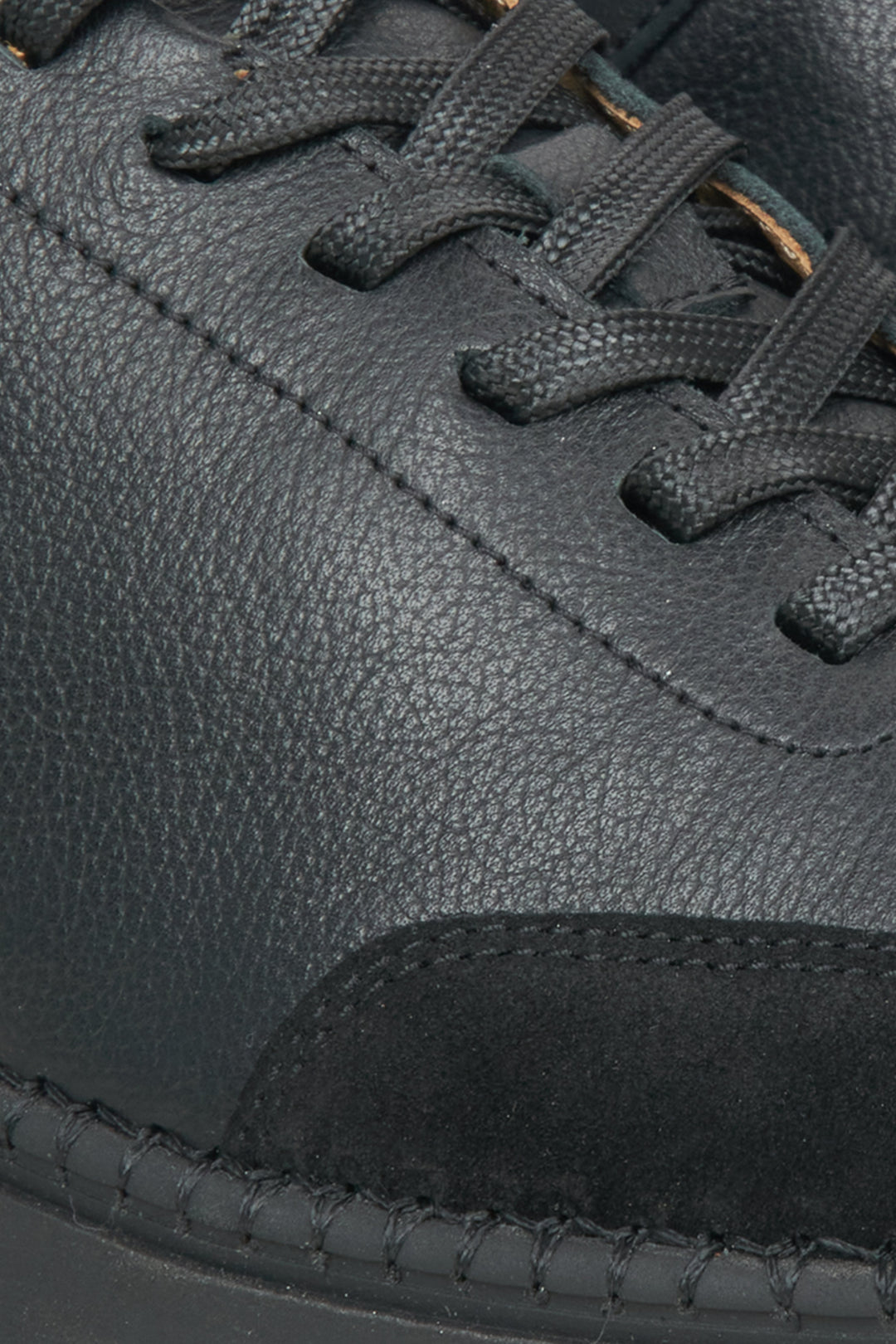 Estro men's black sneakers - close-up of the details.