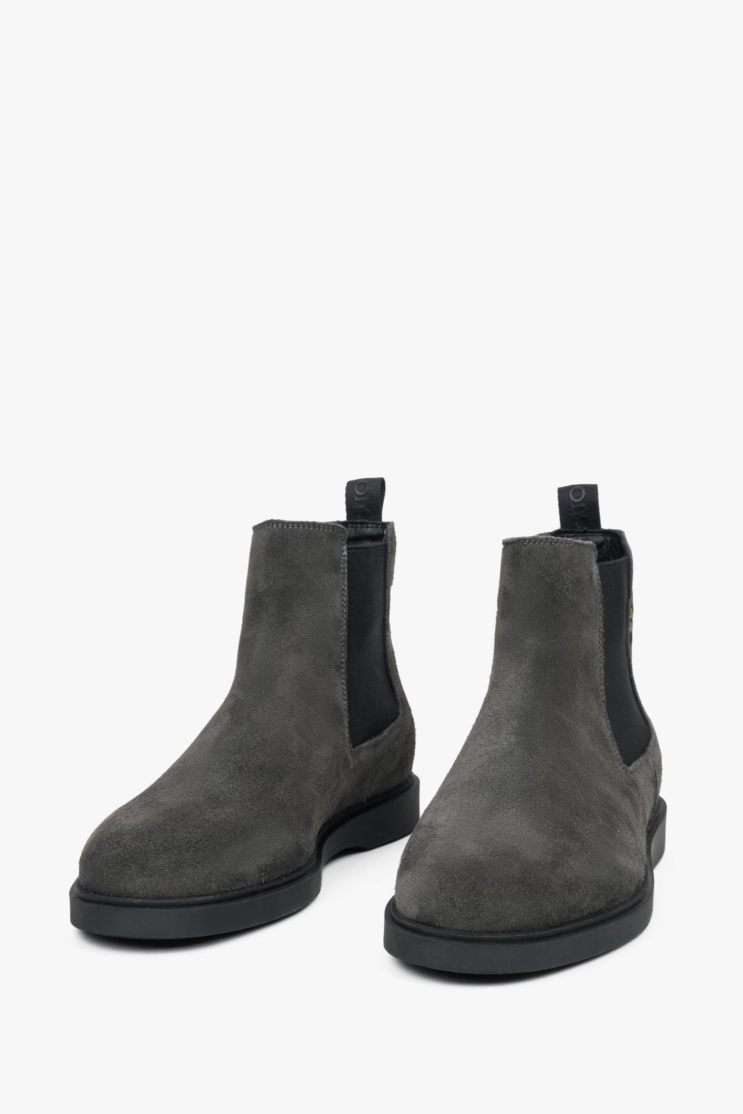 Men's grey chelsea boots made of natural velour Estro - front presentation.