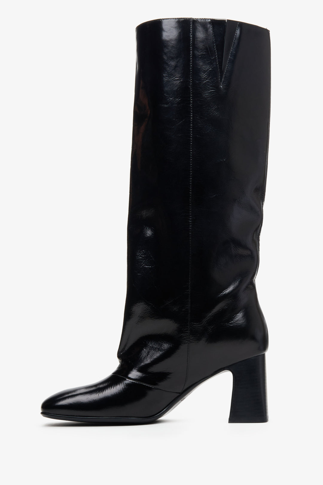 Black leather high boots made of patent leather.