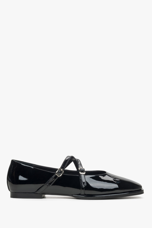 Women's Black Ballet Flats with a Patent Leather Buckle Estro ER00115744.