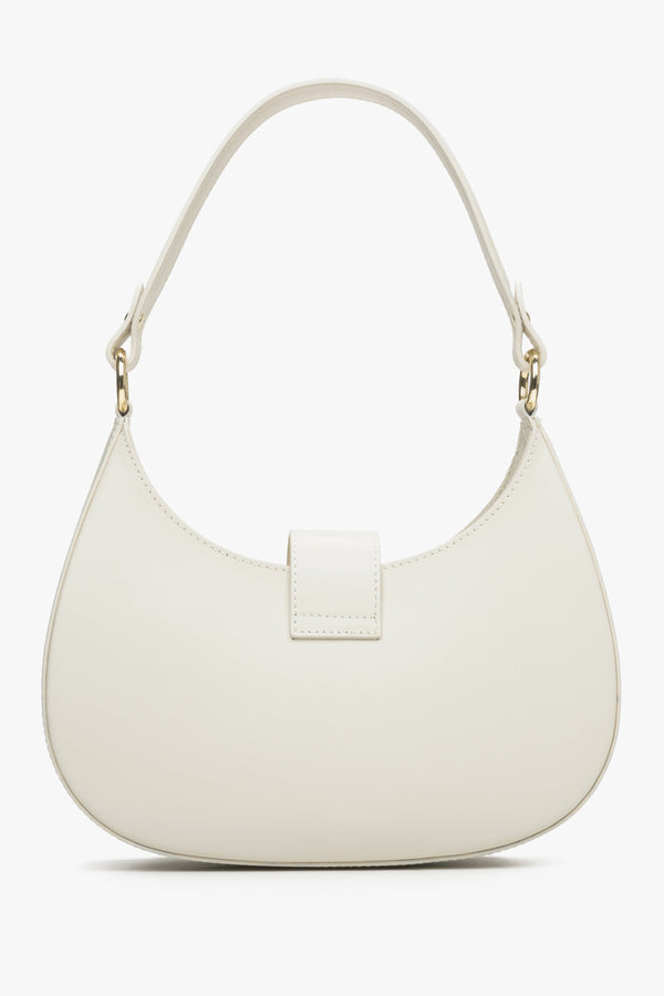 Estro women's leather handbag in milky-beige colour - reverse side.