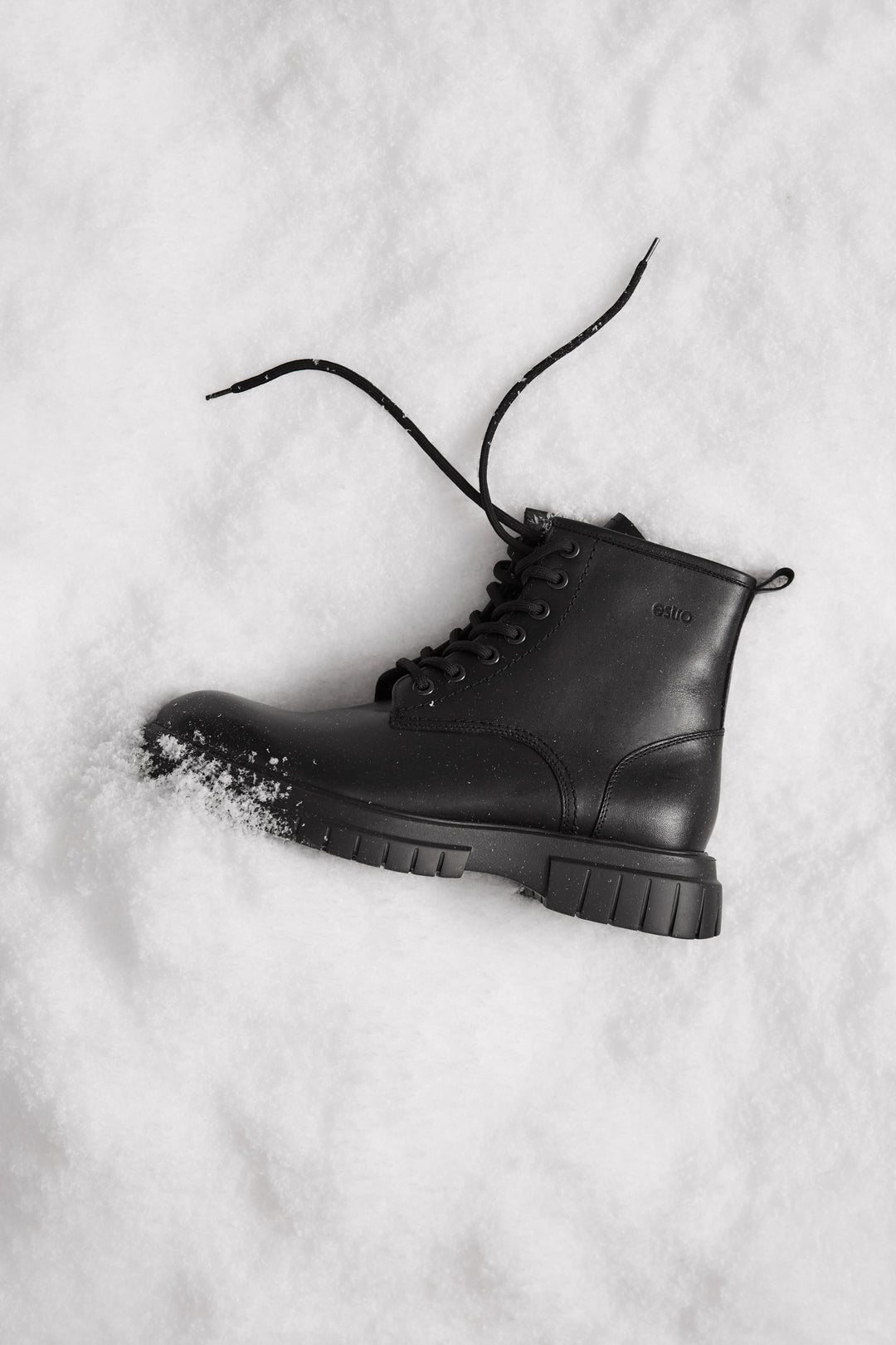 Men's black leather Estro winter ankle boots.