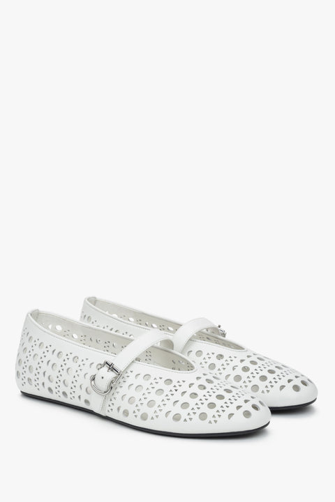 White perforated Estro women's ballet flats, made of genuine leather, perfect for warm summer days.