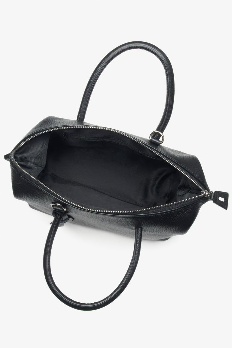 Women's satchel handbag made of premium Italian natural leather, offered by the Estro brand.