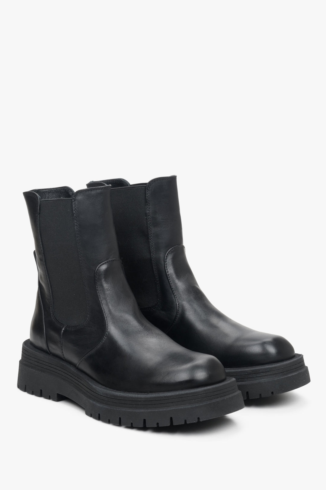 Women's black fall ankle boots made of genuine leather with a platform by Estro - close-up on the front of the shoe.