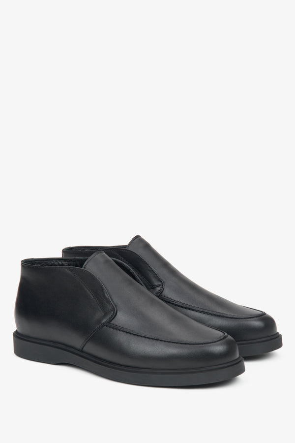 Men's black loafers by Estro.