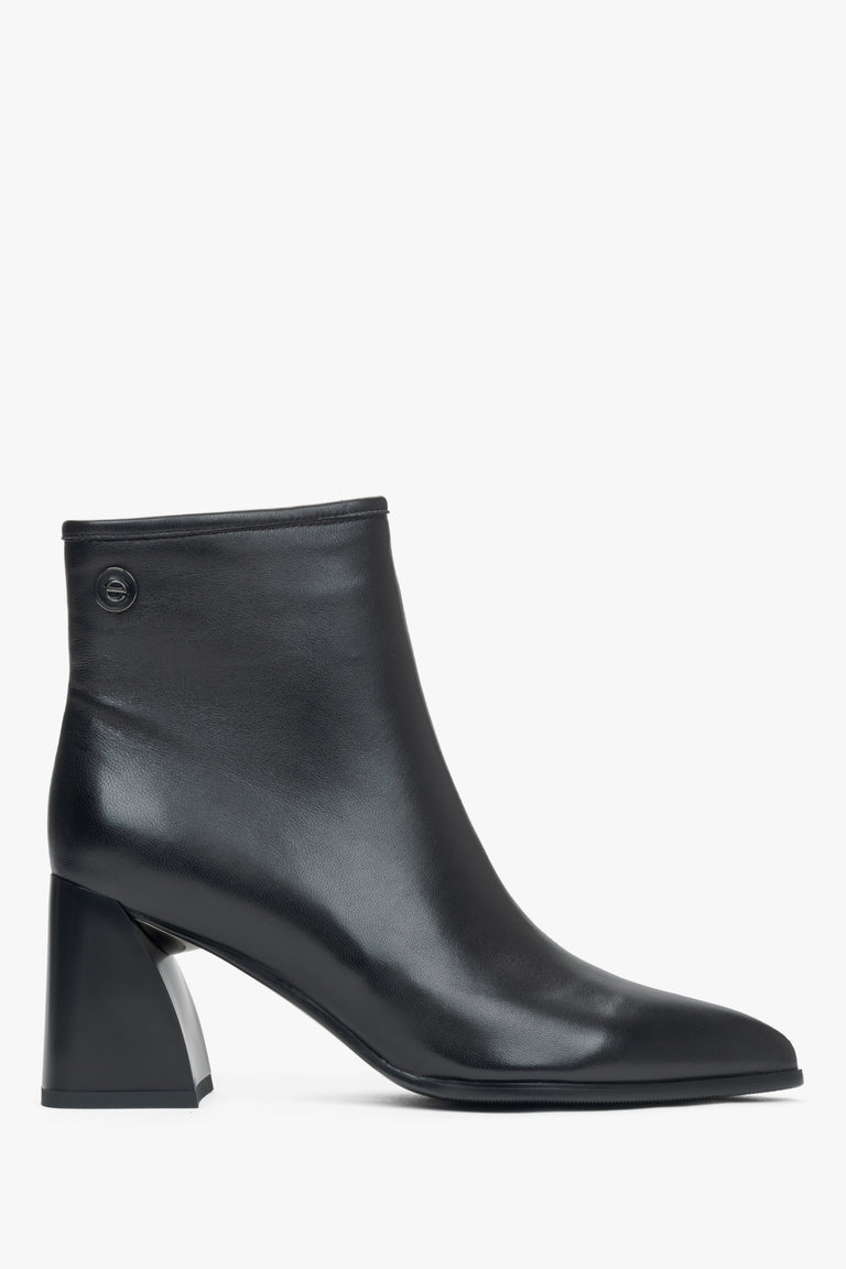 Women's Black Leather Ankle Boots with a Pointed Toe Estro ER00115879.