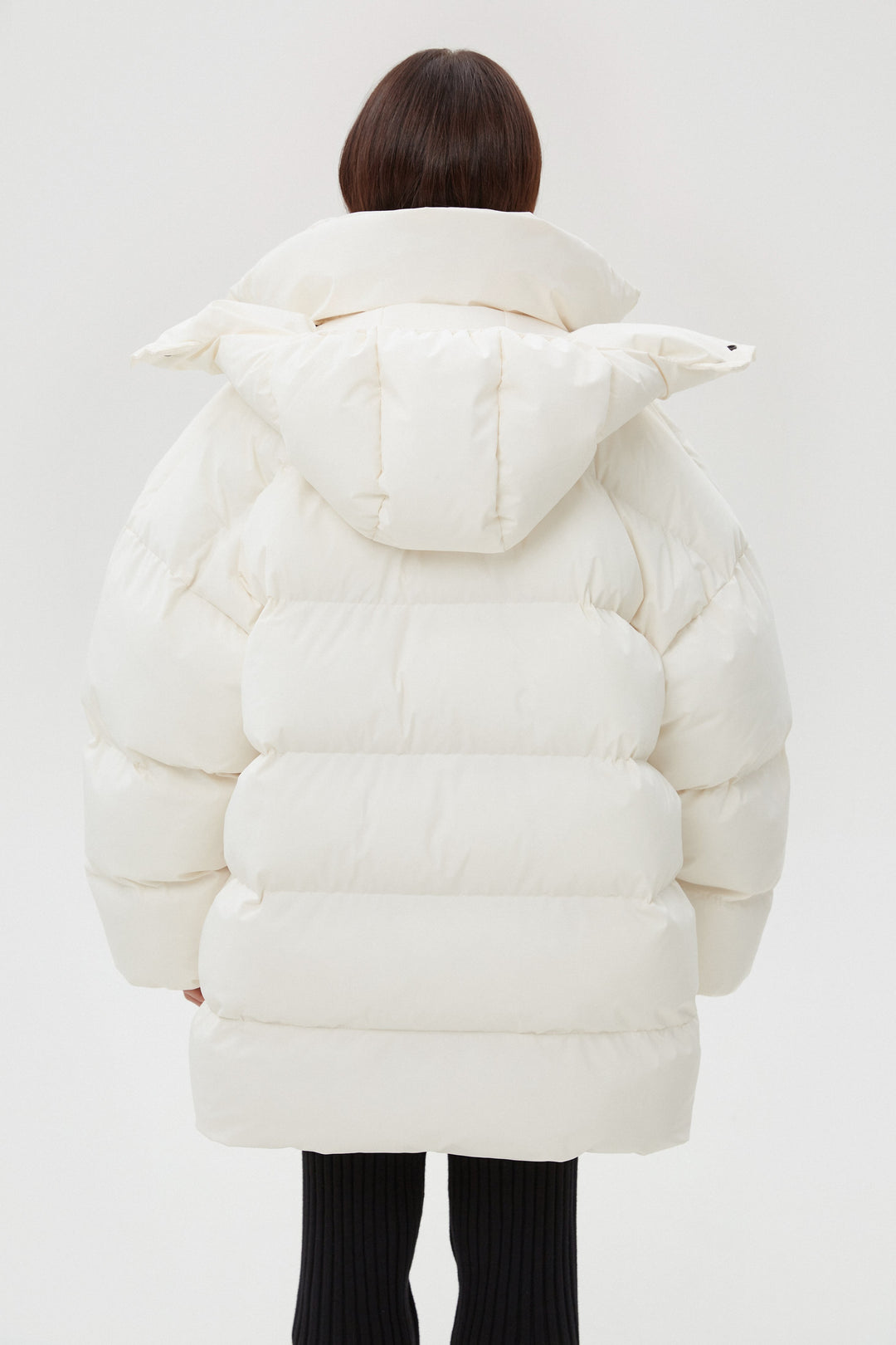 Women's light beige puffer jacket Estro - back view.