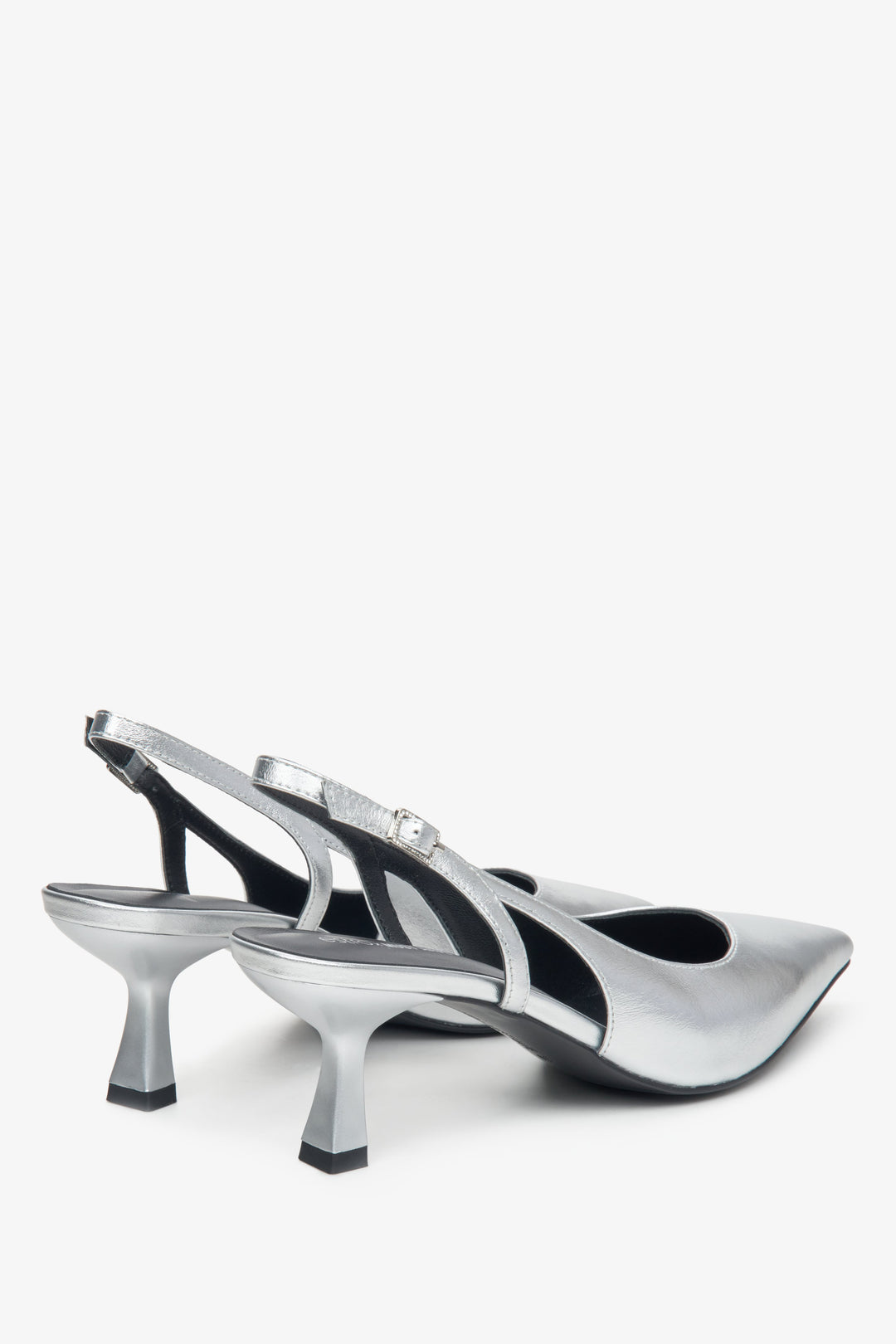 Estro X MustHave women's slingback pumps in silver natural leather - close-up on the heel and side line of the shoes.