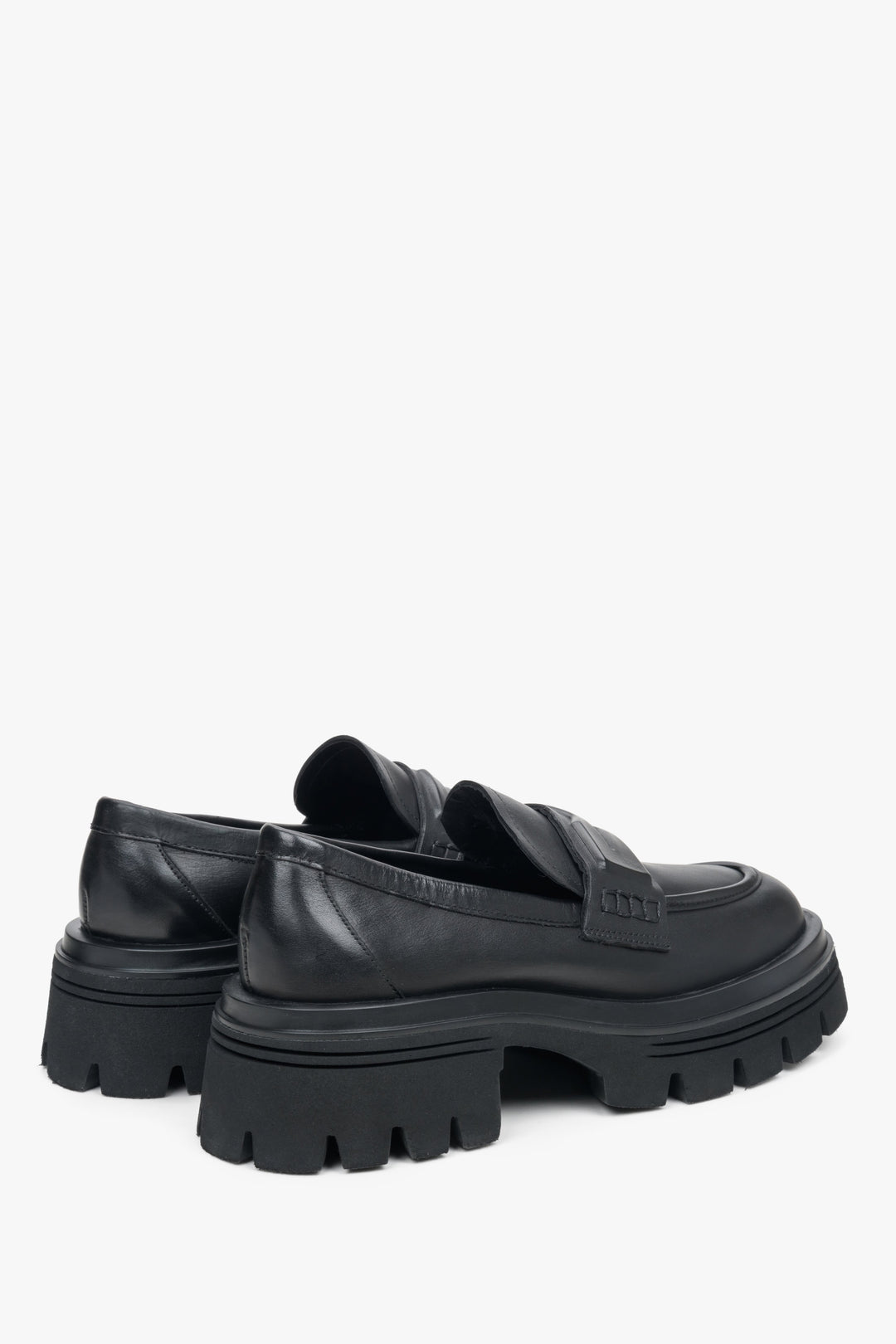 Women's  black Estro leather moccasins - close-up on the heel and side line.