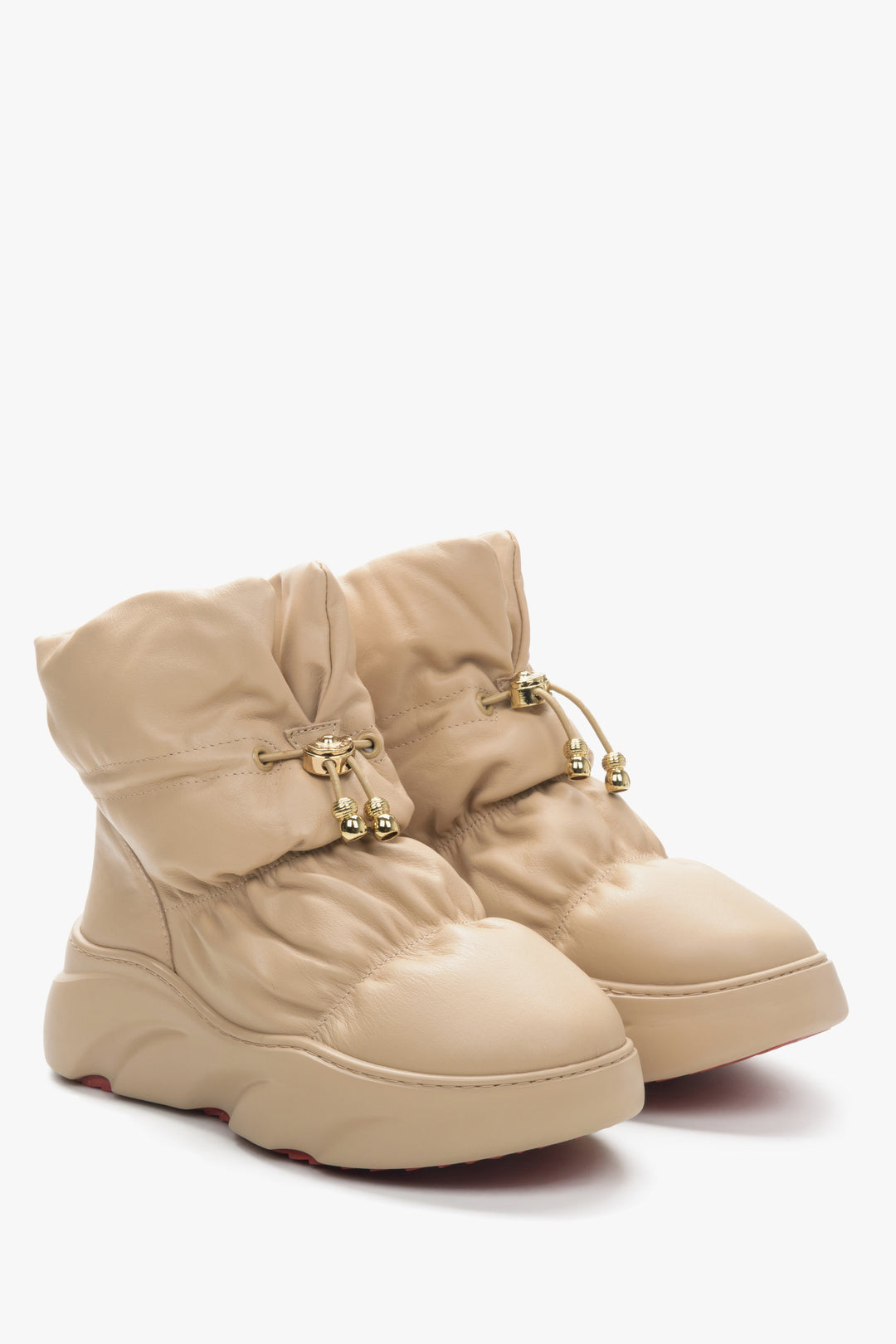 Insulated women's snow boots in beige color by Estro.