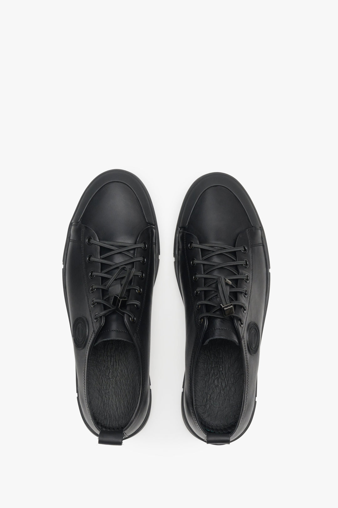 Estro men's sneakers in black made of genuine leather - top view presentation of the footwear.