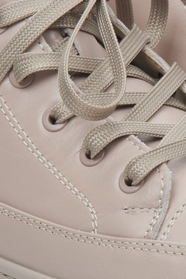 Women's higt-top sneakers in beige leather Estro - close-up on lacing system.