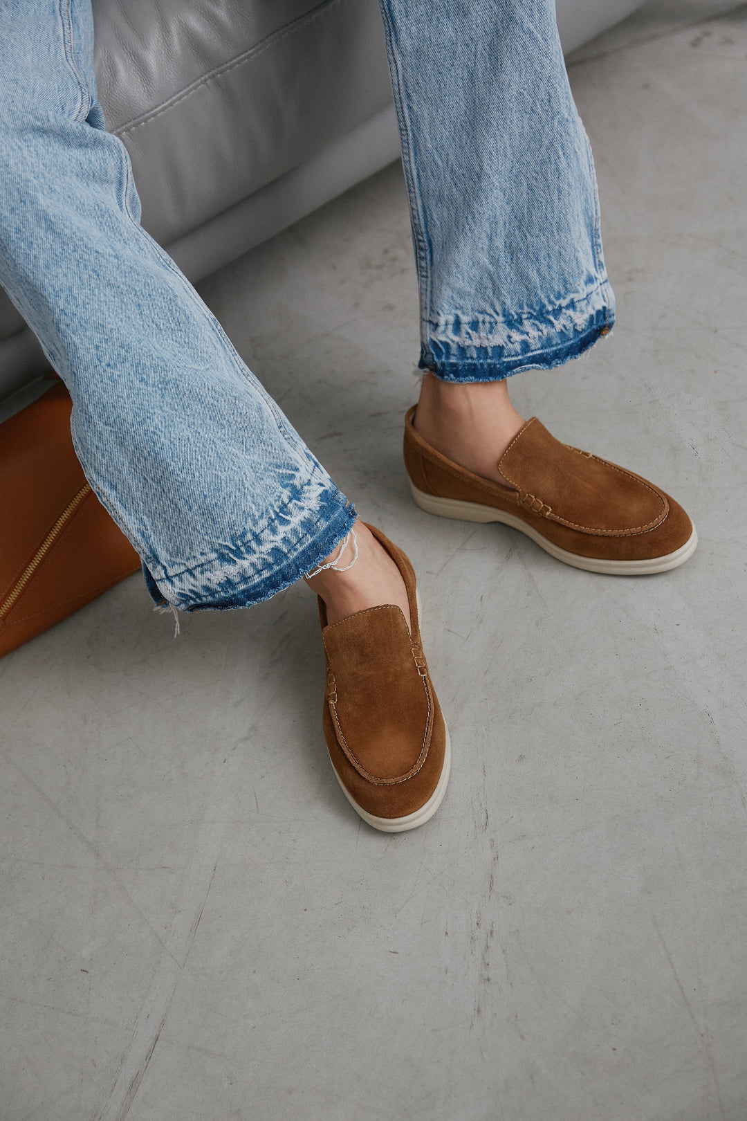 Women's Brown Suede Loafers Estro - fully-stylized model.