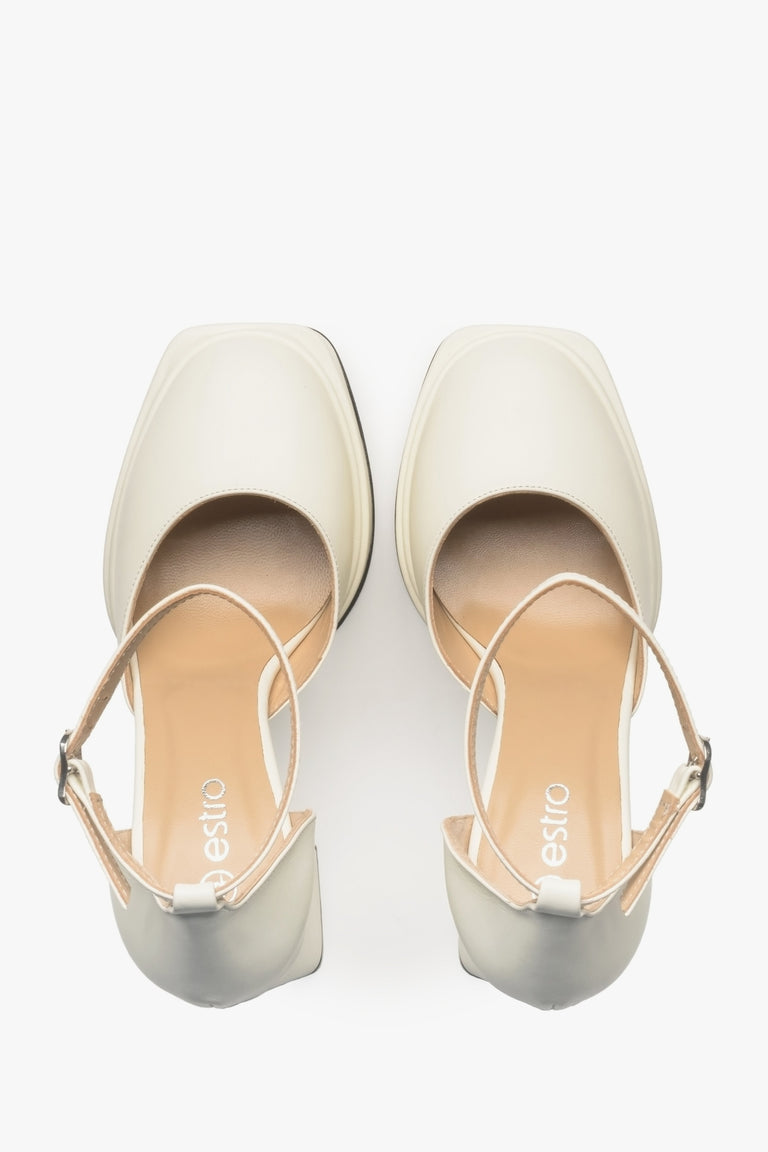 Women's platform sandals Estro in light beige.