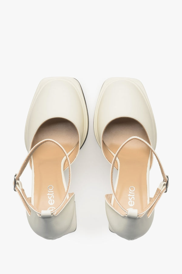 Women's platform sandals Estro in light beige.