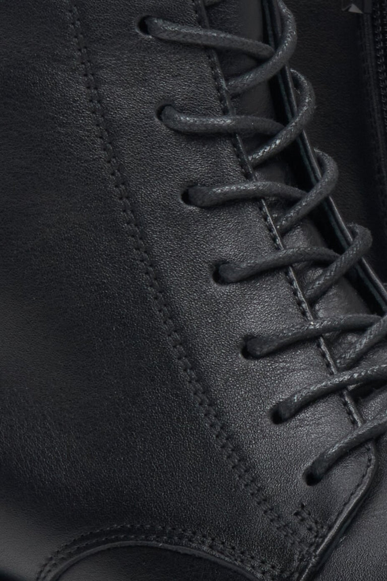 Estro women's winter boots made of genuine leather - close-up of the lacing system.