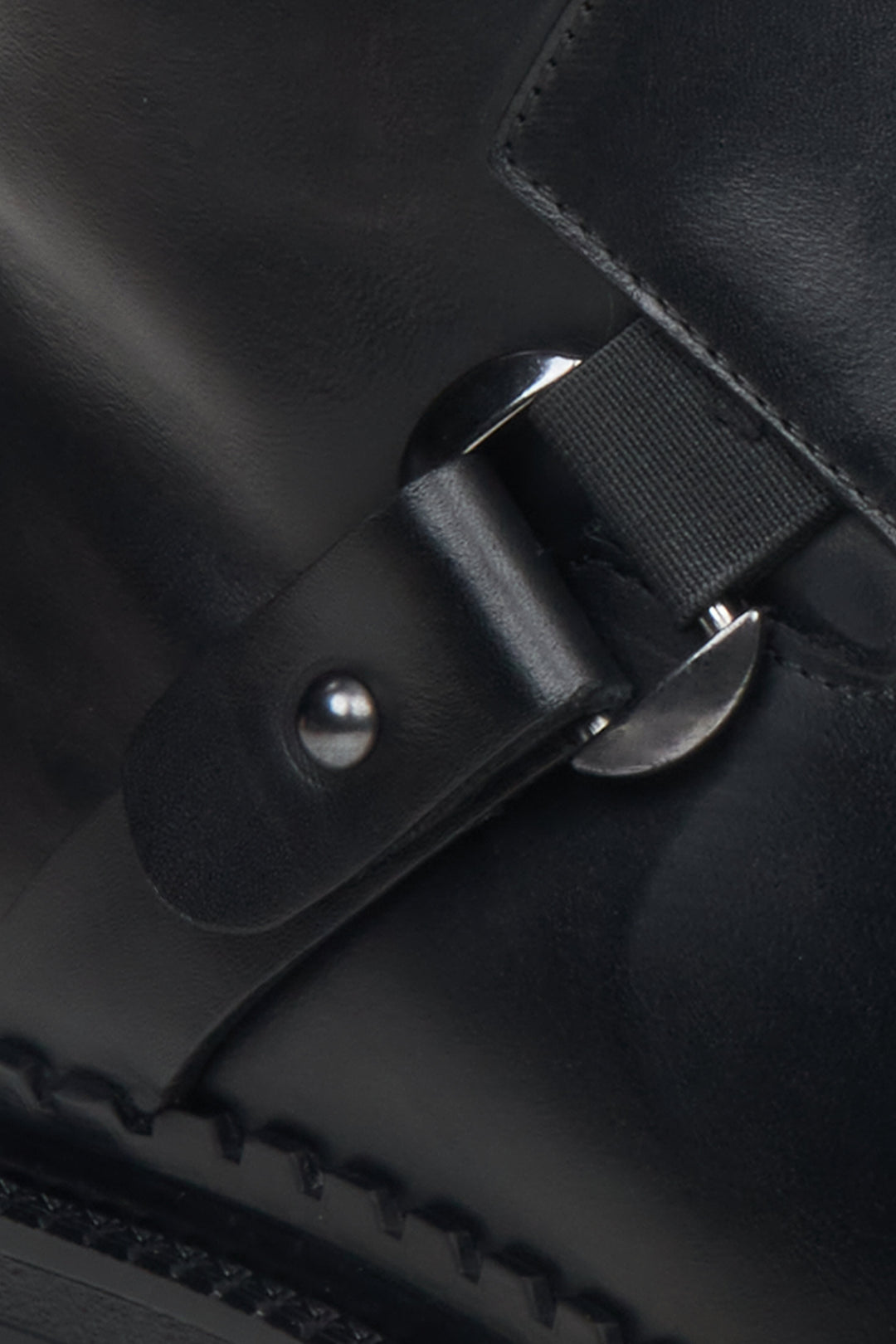 Women's black leather ankle boots Estro - a close-up on a buckle.