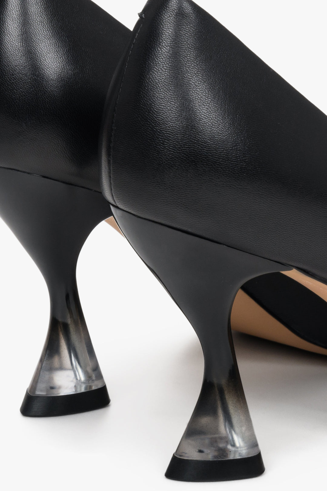 Women's black leather high-heeled pumps by Estro - close-up on the heel.