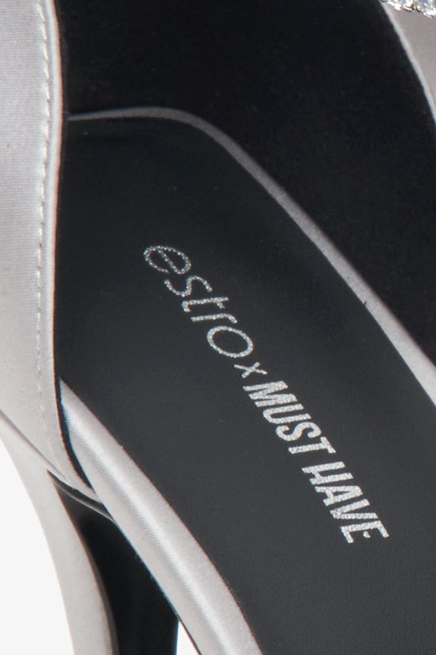 Women's grey elegant pointed-toe pumps by Estro - MustHave - close-up on the details.