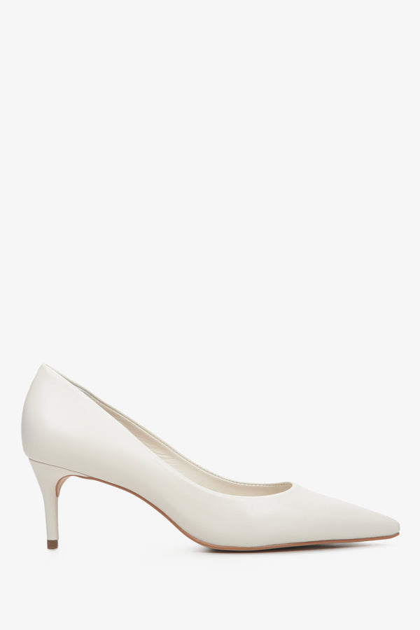 Women's Light Beige Stiletto Heels Pumps made of Genuine Leather Estro ER00113736.