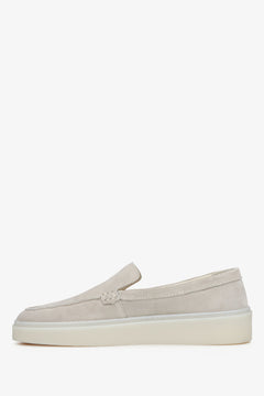 Women's light beige velour loafers Estro - shoe profile.