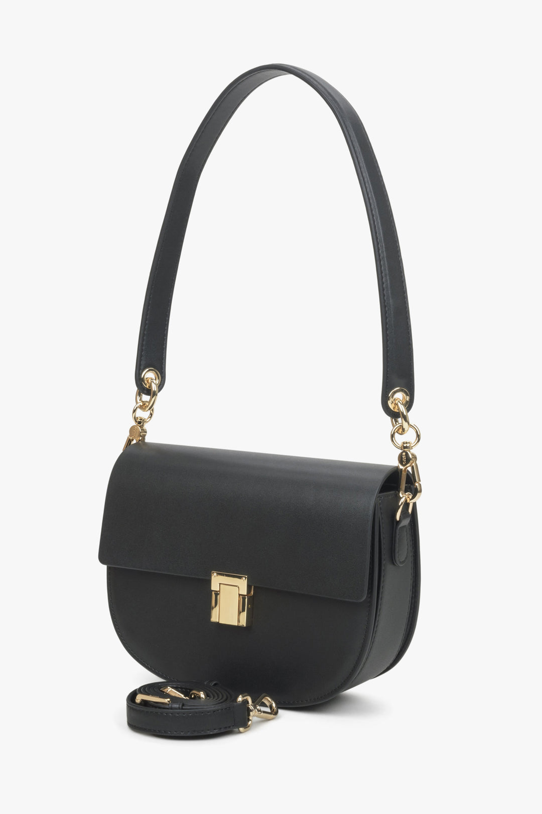 Estro women's leather bag in black.